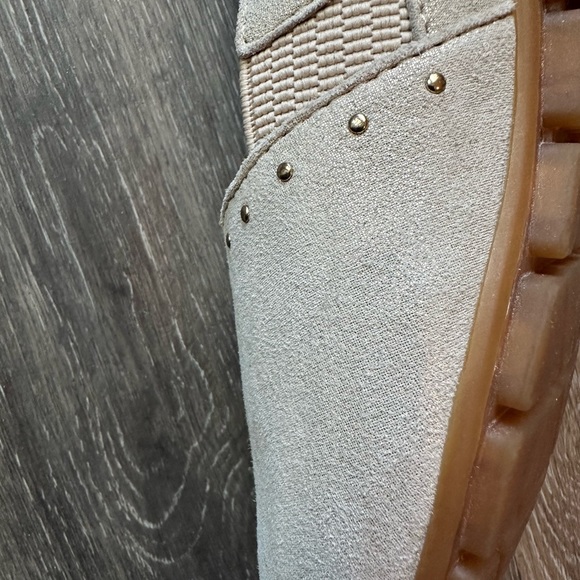 NWOT Born light gold stud sebra flat shoes size 8 - Picture 12 of 12